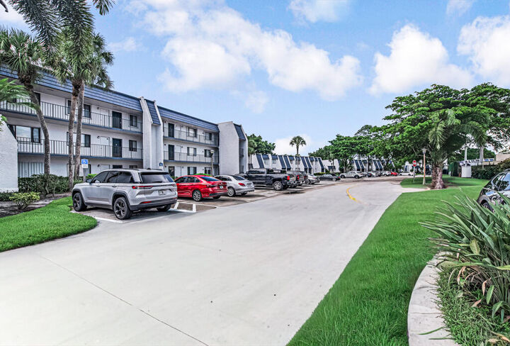 Property Photo: 4465 Luxemburg Court 108 FL 33467
