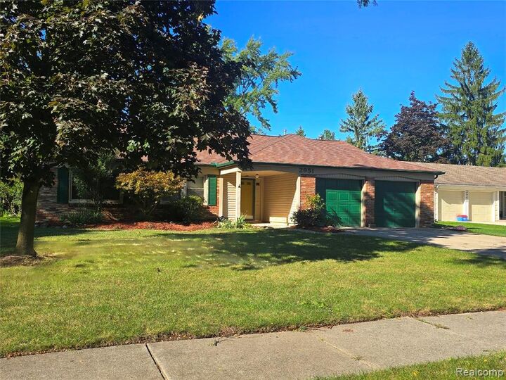 Property Photo:  2951 Hill Drive  MI 48085 
