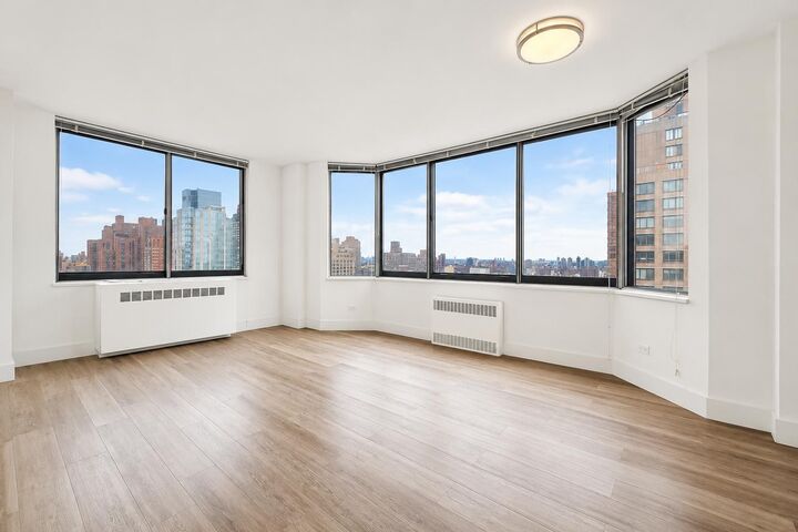 Property Photo:  1735 York Avenue 8A  NY 10128 