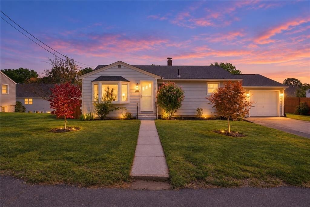 Property Photo:  156 Pawtuxet Terrace  RI 02893 
