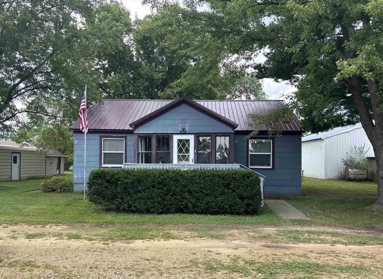 Property Photo:  205 S 3rd Street  WI 53506 