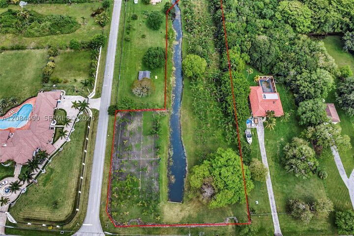 Property Photo:  4800 SW 178th Ave  FL 33331 