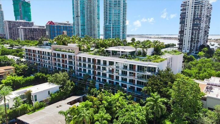 Property Photo:  2200 Brickell Avenue 422  FL 33129 