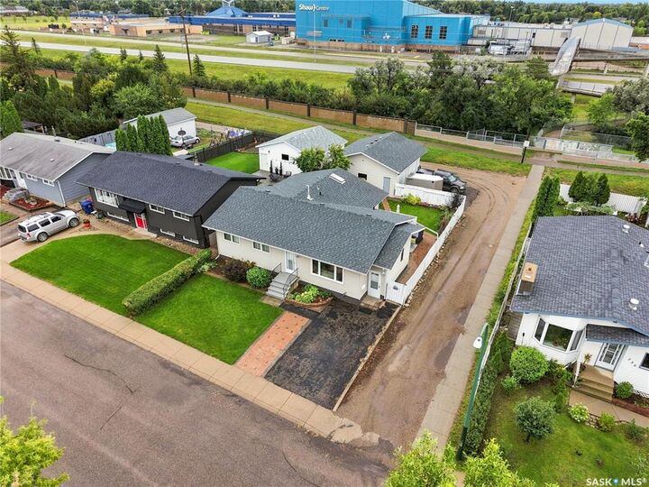 Property Photo: 226 Dickey Crescent SK S7L 5N9