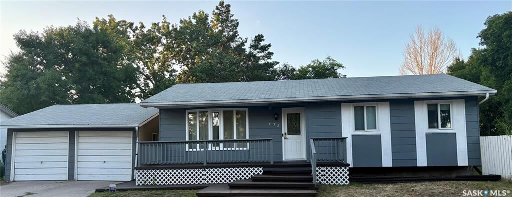 Property Photo:  432 Cavendish Street  SK S4N 4K4 