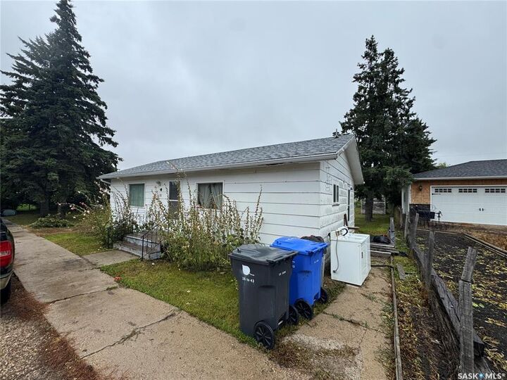 Property Photo:  110 Hudek Avenue  SK S0J 1A0 