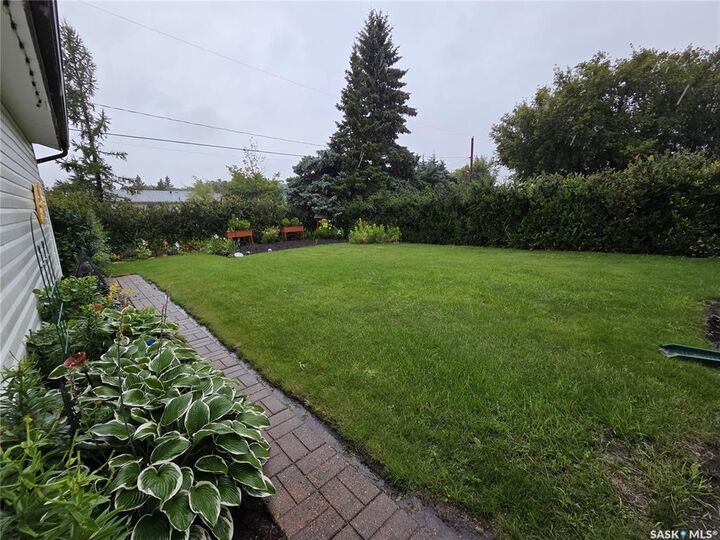 Property Photo: 729 4th Street NE 729 SK S0A 4J0