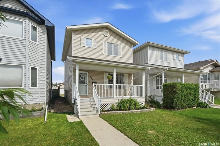 Property Photo:  426 Rutherford Crescent  SK S7N 4X7 