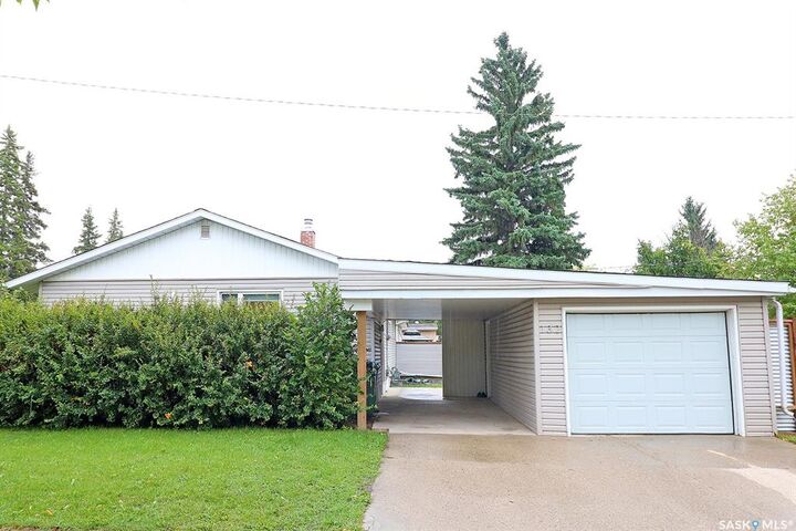 Property Photo:  132 King Street W  SK S3N 0V2 