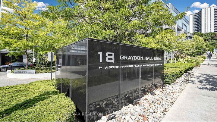 Property Photo: 18 Graydon Hall Drive 2606 ON M3A 2Z9