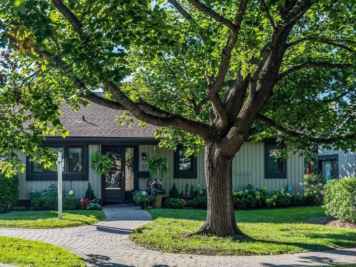 Property Photo: 12 Kittansett Court ON K2S 1B9