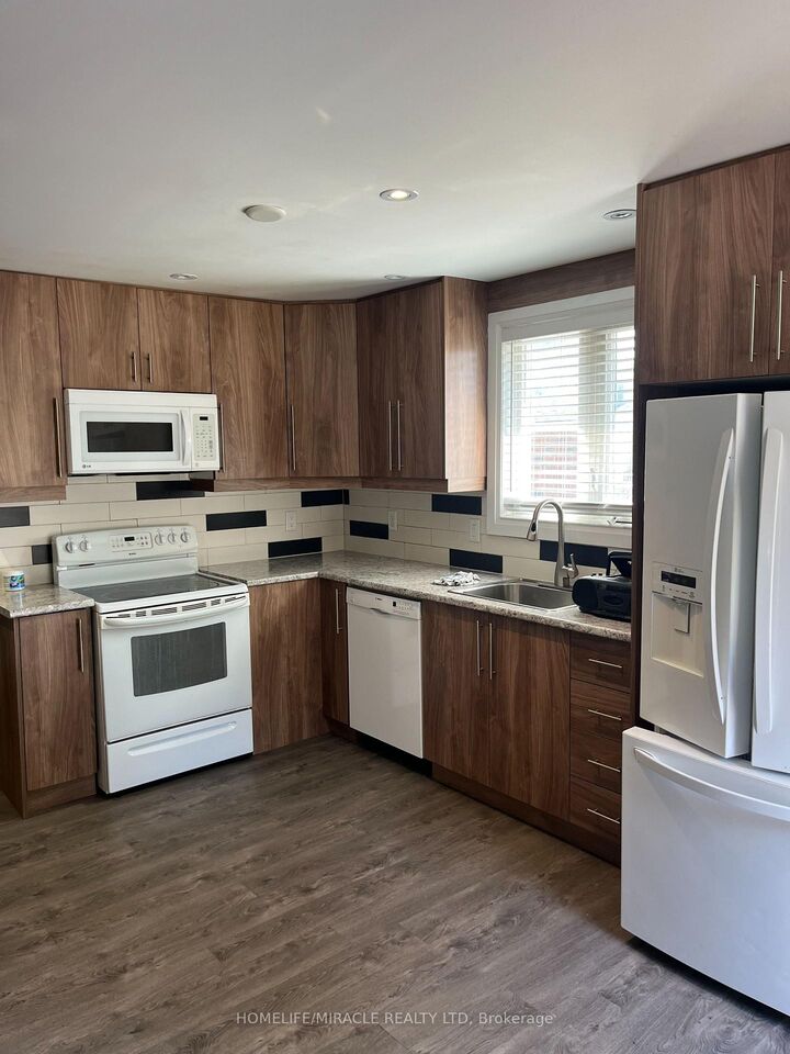Property Photo:  151 Collings Avenue  ON L3Z 1V9 