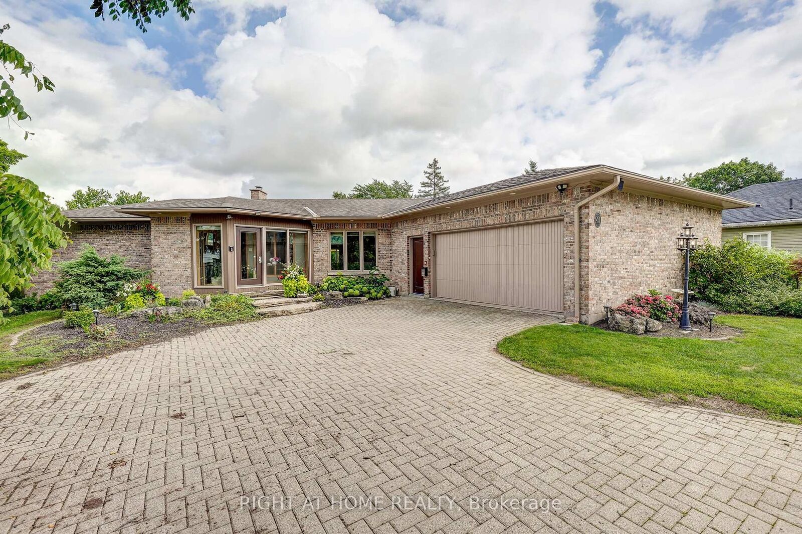 Property Photo:  41 Goshen Street S  ON N0M 1T0 
