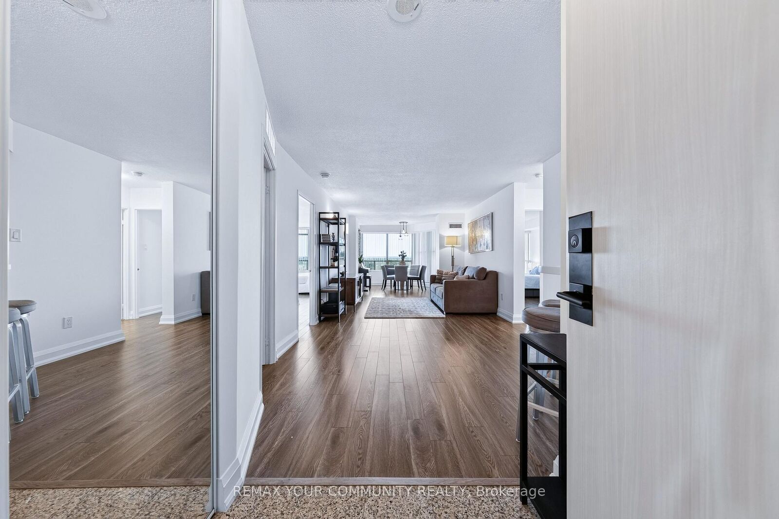 Property Photo: 8501 Bayview Avenue 1011 ON L4B 3J7