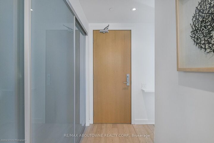 Property Photo:  629 King Street W 1133  ON M5V 0G9 