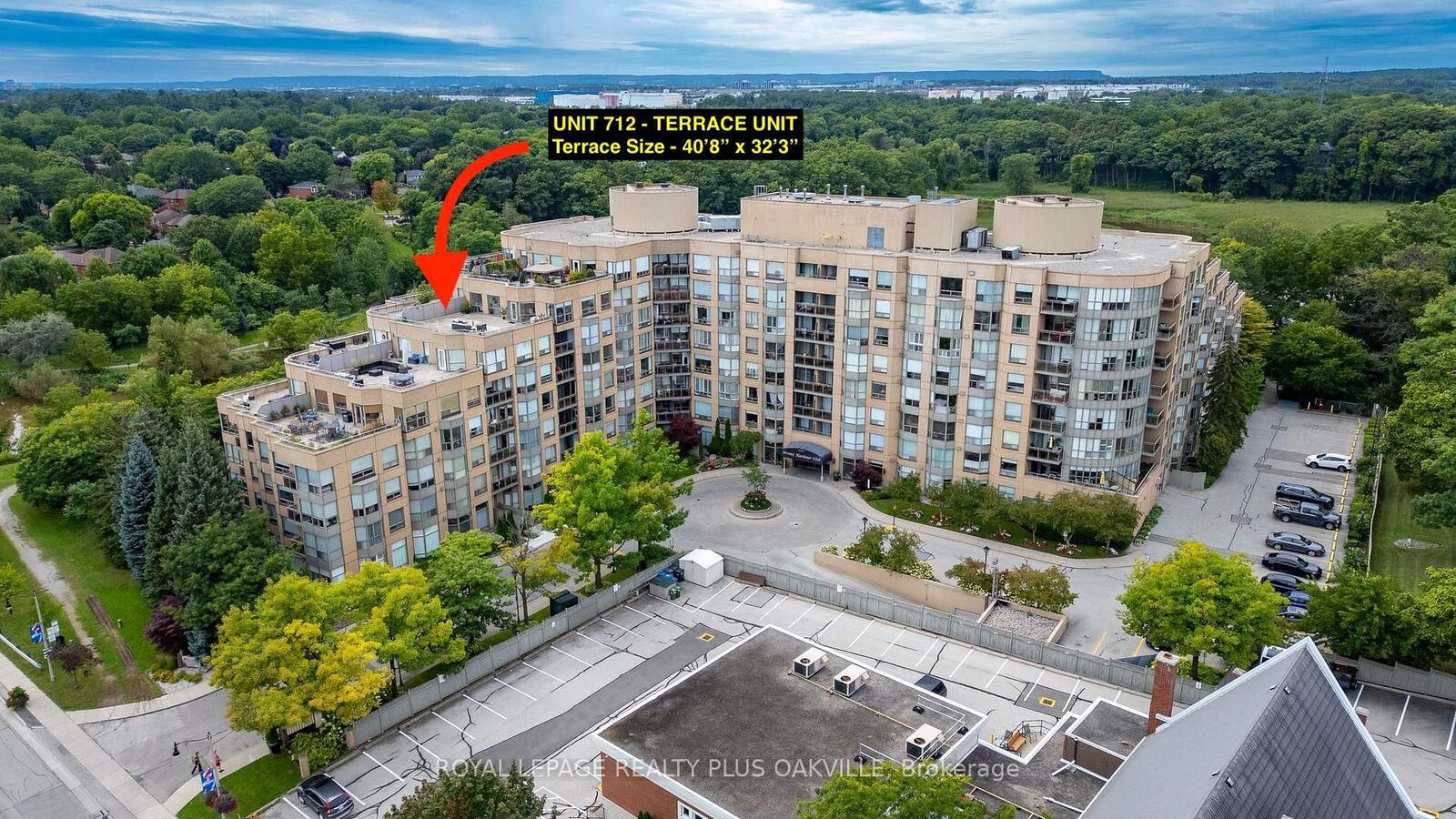 Property Photo:  2511 Lakeshore Road W 712  ON L6L 6L9 
