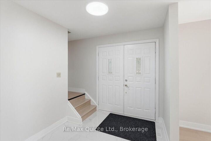 Property Photo:  15 Robertson Lane  ON K8P 4C2 