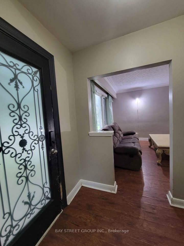 Property Photo:  182 Phyllis Avenue  ON M1M 1Y8 