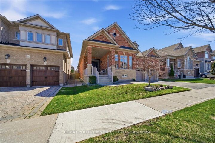 Property Photo:  51 Tonner Crescent  ON L4G 0G6 
