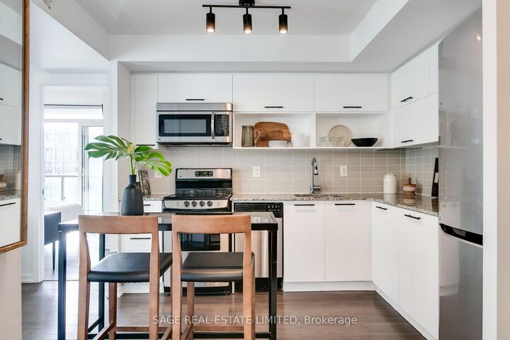 Property Photo:  36 Lisgar Street W 1208W  ON M6J 3G2 