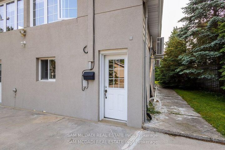 Property Photo:  14011 Trafalgar Road Upper  ON L7G 4S4 