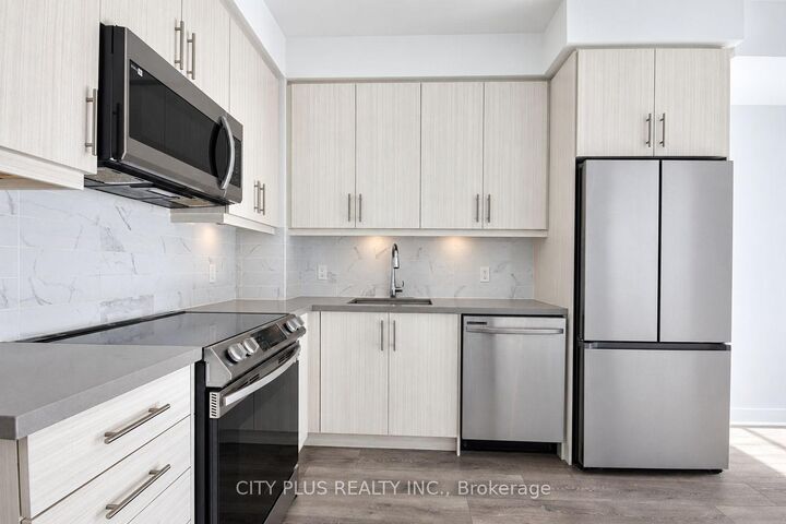 Property Photo:  105 Oneida Crescent 809  ON L4B 0H6 