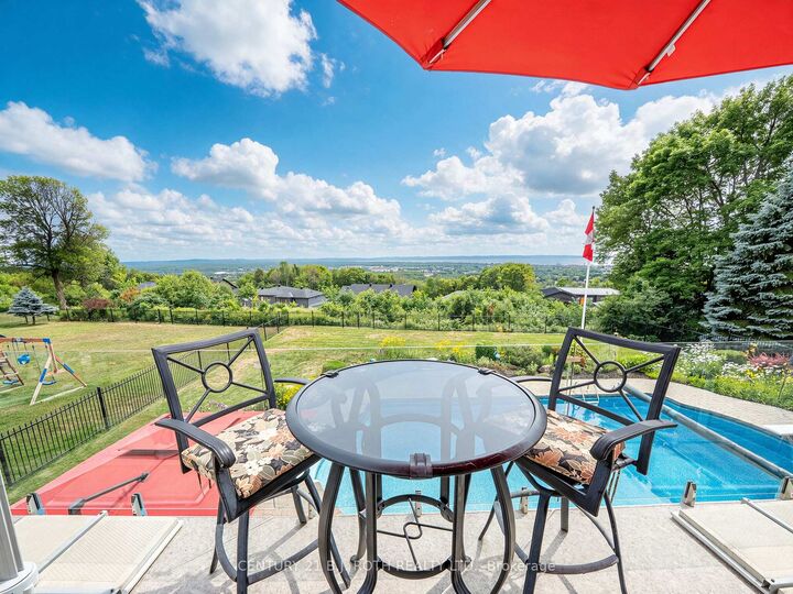 Property Photo:  6 Mapleview Place  ON P1C 1N7 