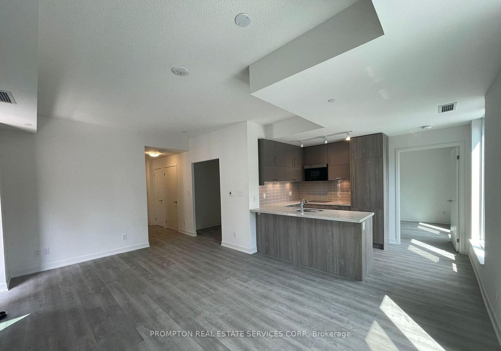 Property Photo: 38 Simcoe Promenade 708 ON L6G 0H7