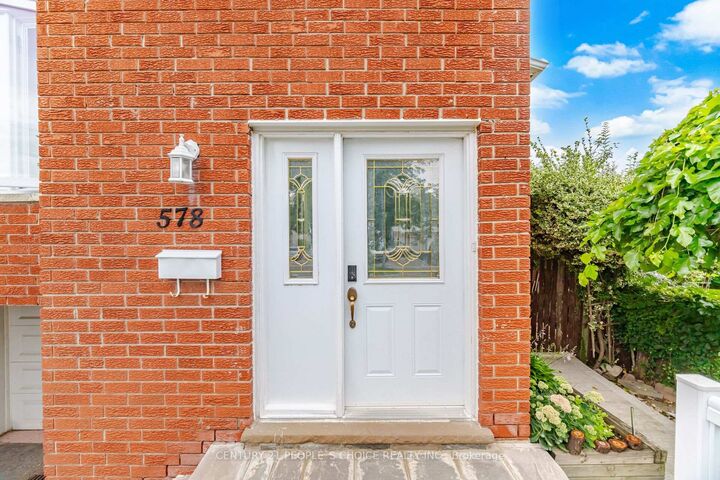 Photo de la propriété:  578 Cavell Drive  ON L5B 2N9 