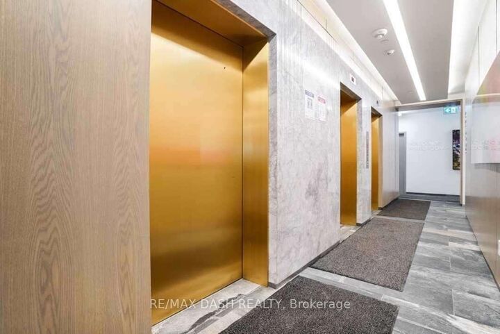 Property Photo:  20 Thomas Riley Road 2207  ON M9B 1B3 
