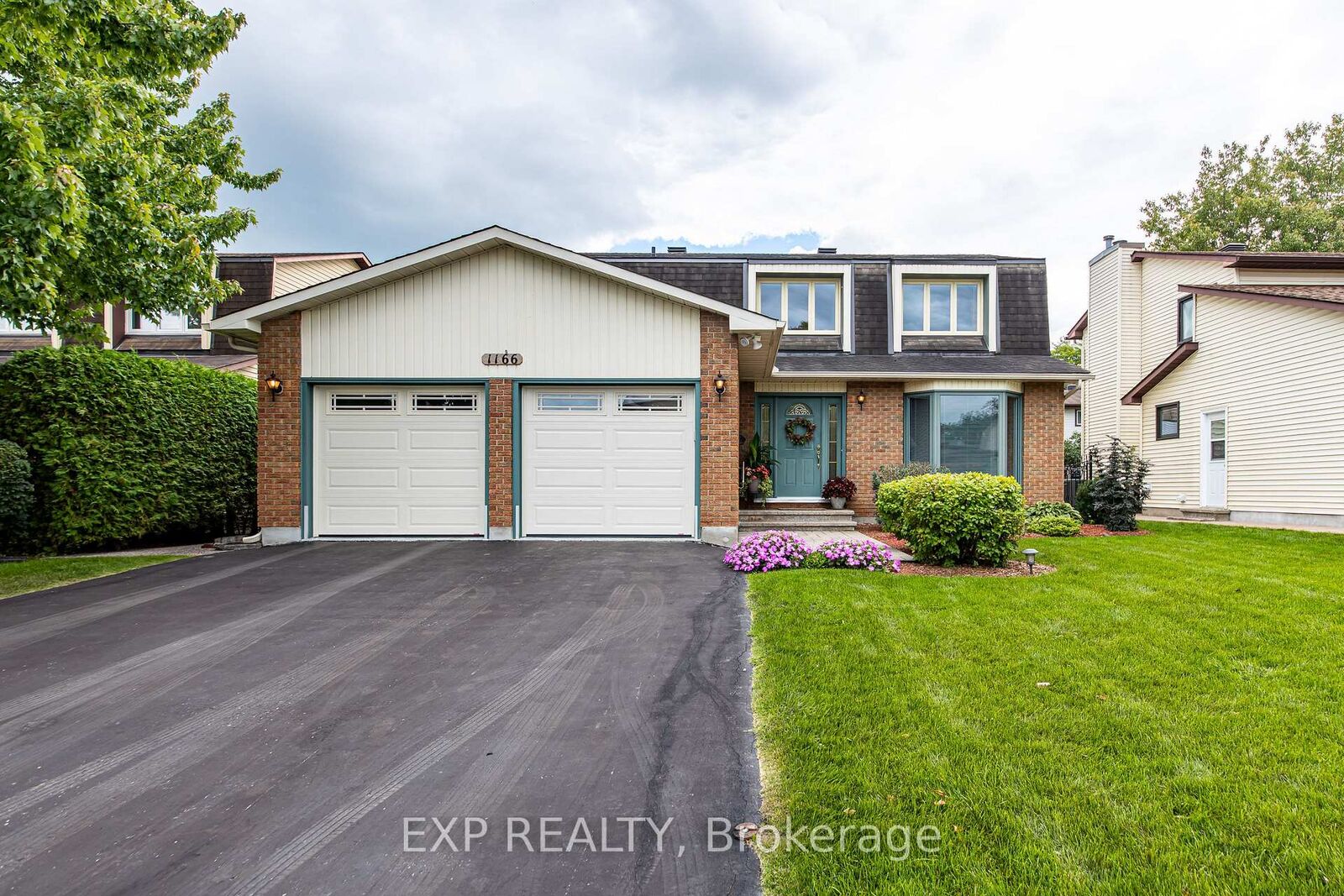 Property Photo: 1166 Bordeau Grove ON K1C 2M7