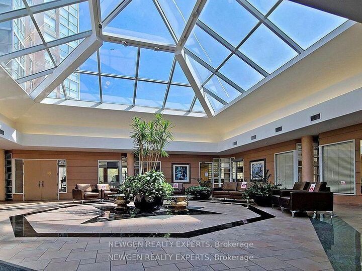 Property Photo:  7 Concorde Place #910  ON M3C 3N4 
