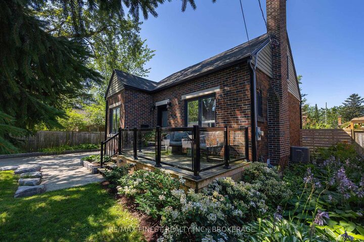 Property Photo:  258 College Street  ON K7L 4M2 