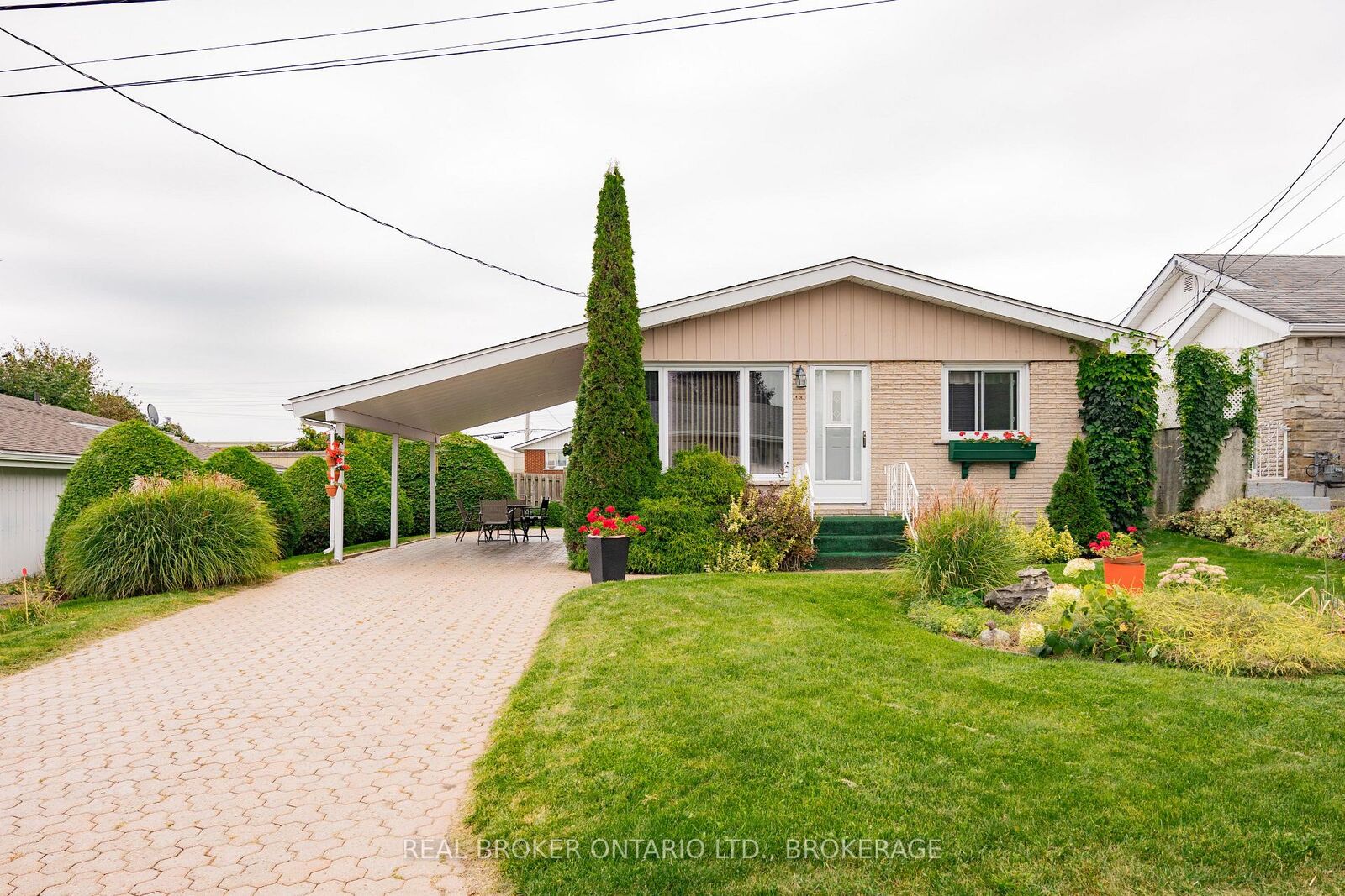 Property Photo:  48 Clement Street  ON K0C 1A0 
