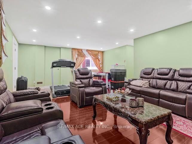 Property Photo:  149 Nelson Street Bsmt  ON M1J 3J8 
