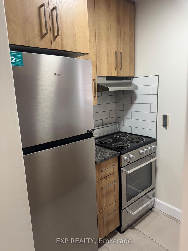 Property Photo:  1268 Emperor Avenue 1  ON K1Z 8C5 