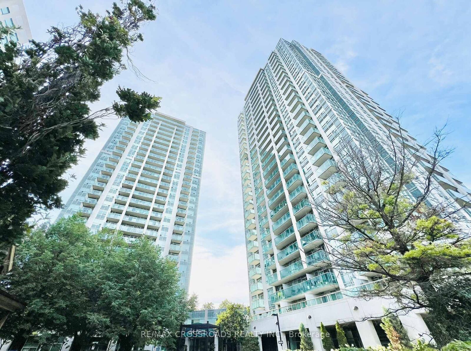 Property Photo: 16 Harrison Garden Boulevard Ph 10 ON M2N 7J6