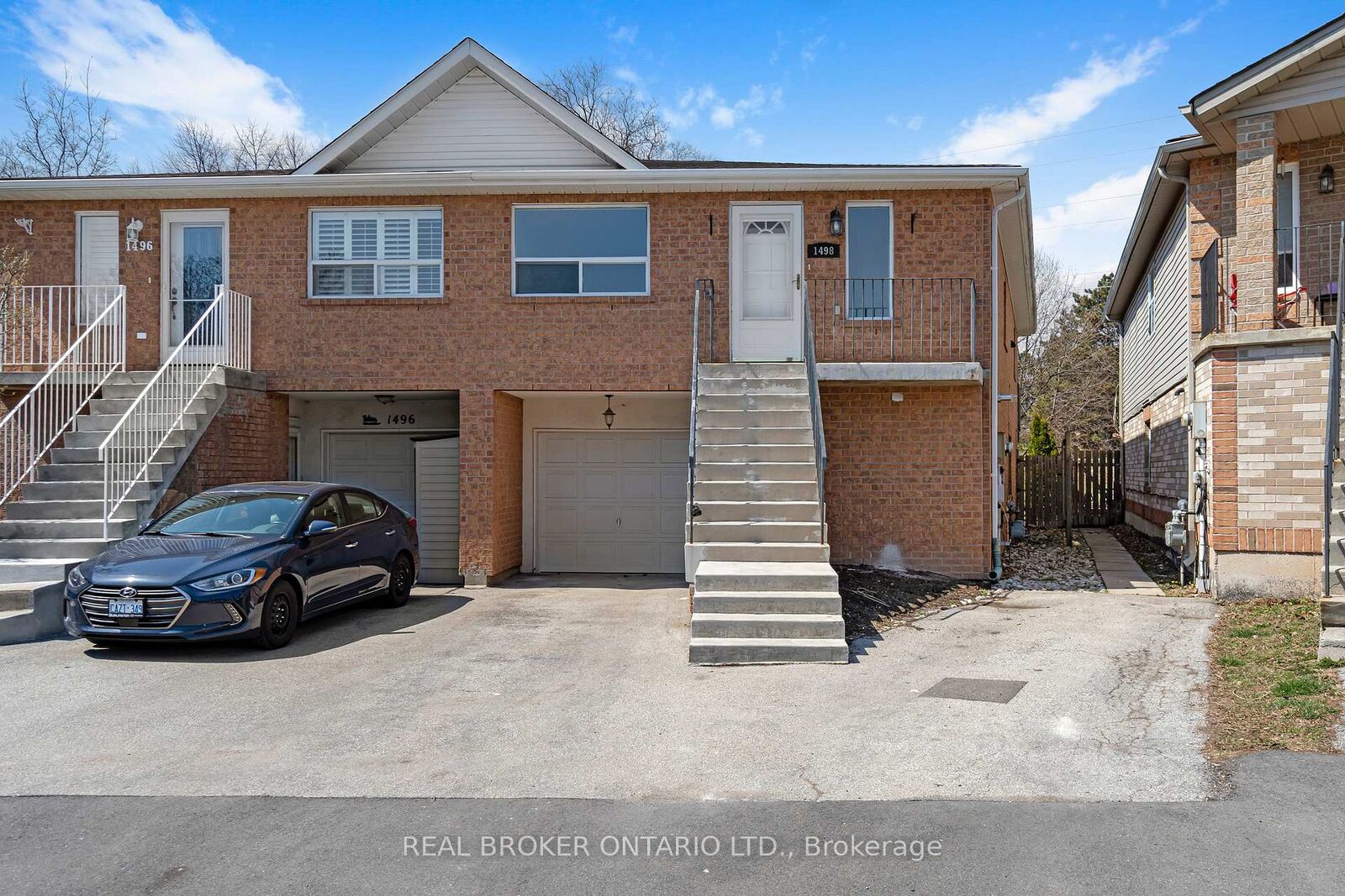 Property Photo:  1498 Paddington Court Lower  ON L7M 1W7 