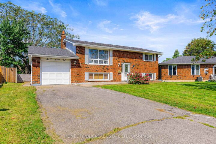 Property Photo:  794 Comstock Crescent  ON K6V 6E1 