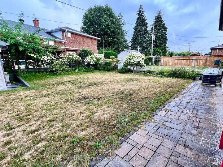 Property Photo:  30 Lemonwood Drive  ON M9A 4L5 