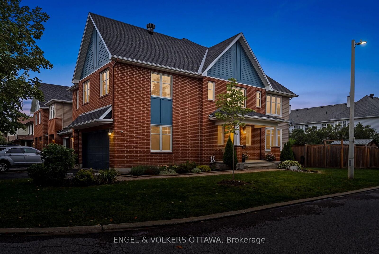 Property Photo:  268 Horseshoe Crescent  ON K2S 0B7 