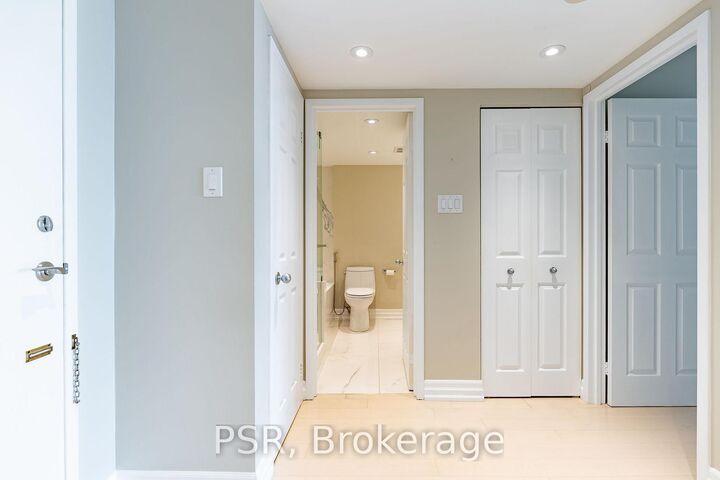 Property Photo:  77 Harbour Square 1209  ON M5J 2S2 