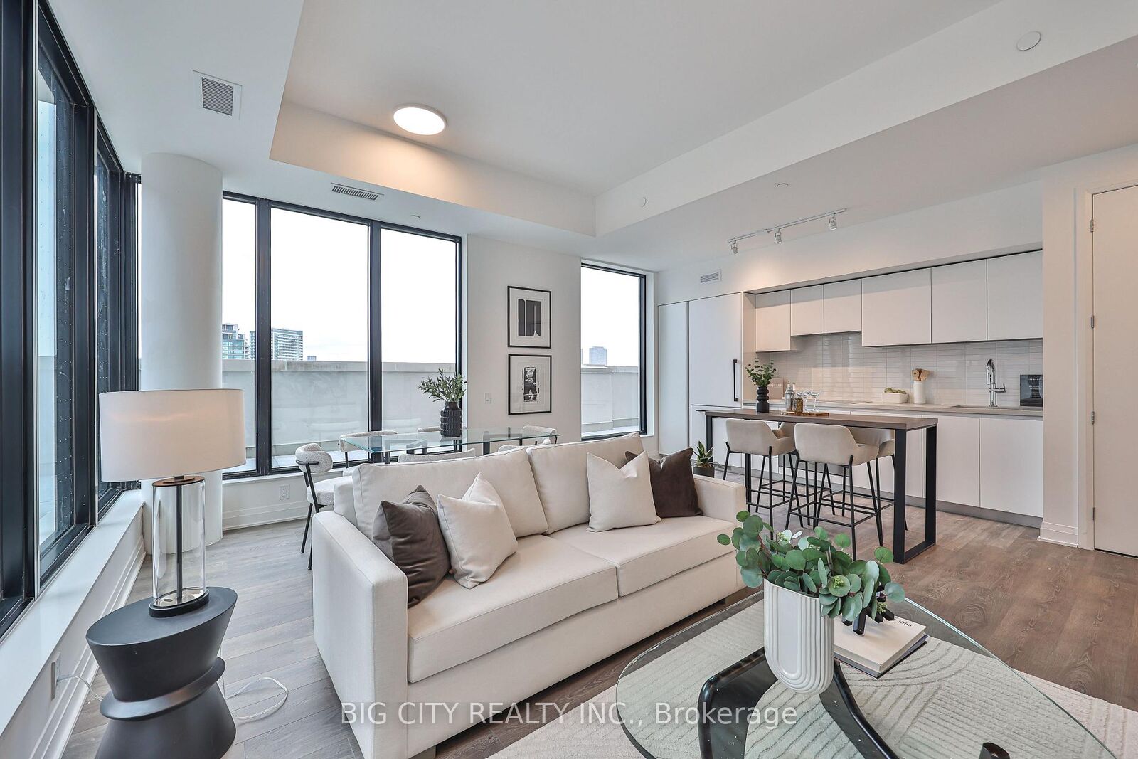 Property Photo:  25 Frederick Todd Way 210  ON M4G 0C9 