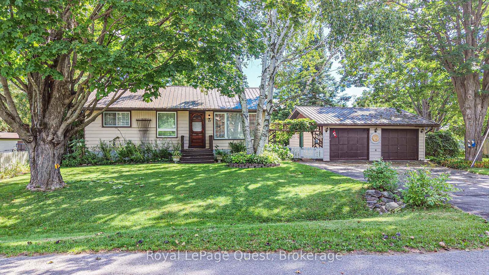Property Photo: 17 Hughes Road E ON L3V 2L9