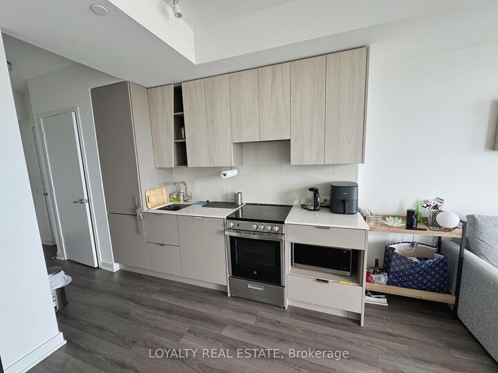 Property Photo:  3883 Quartz Road 3208  ON L5B 0M4 