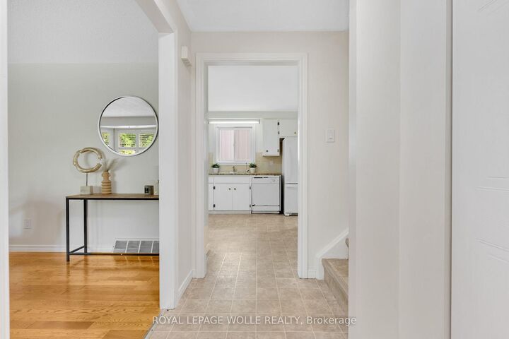Property Photo:  7 Underhill Crescent  ON N2A 2S7 