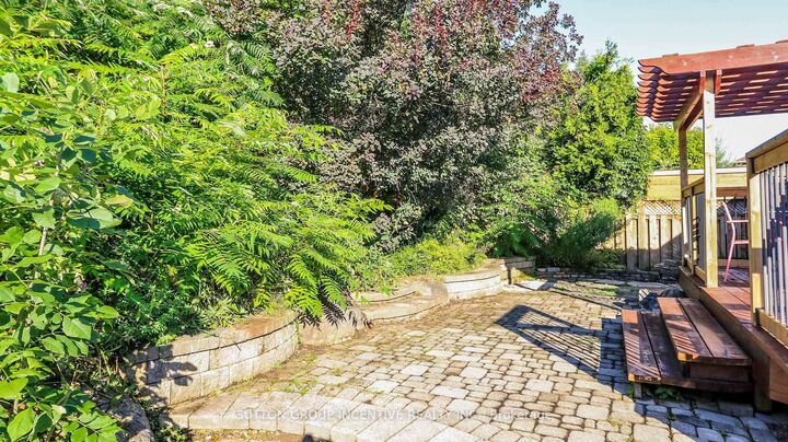 Property Photo:  28 Brookfield Crescent  ON L4N 9R6 