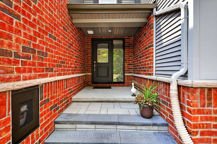 Property Photo:  316 Aldworth Private  ON K2S 0M9 