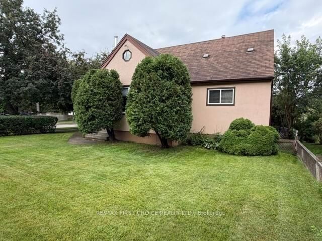 Property Photo: 153 Windsor Street ON P7B 1V2