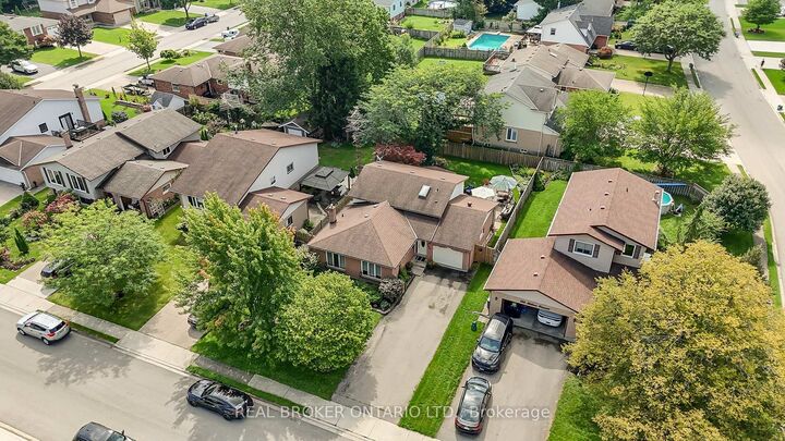 Property Photo:  128 Melissa Crescent  ON L3C 6N9 